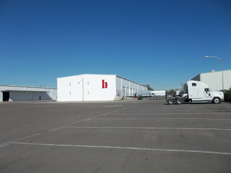 More Photos Of 1315 E Gibson Ln, Phoenix Warehouse For Lease