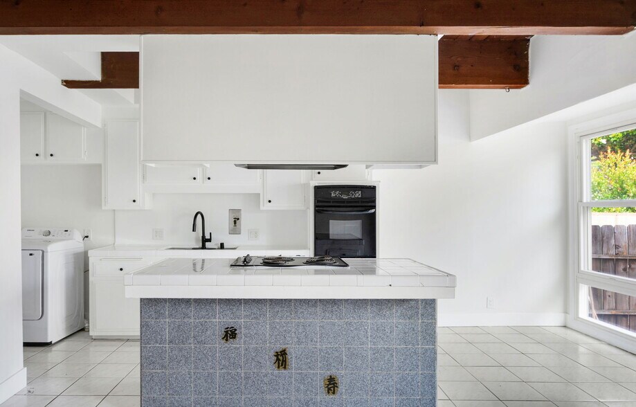 More Photos Of 125 E Buckthorn St, Inglewood Apartments For Sale