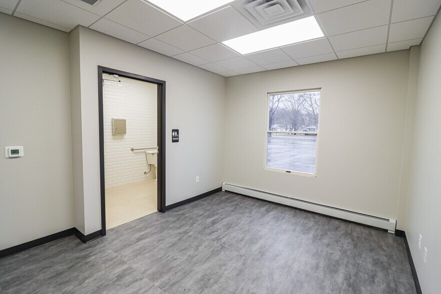 More Photos Of 2120 S Ridge Rd, Green Bay Office For Lease