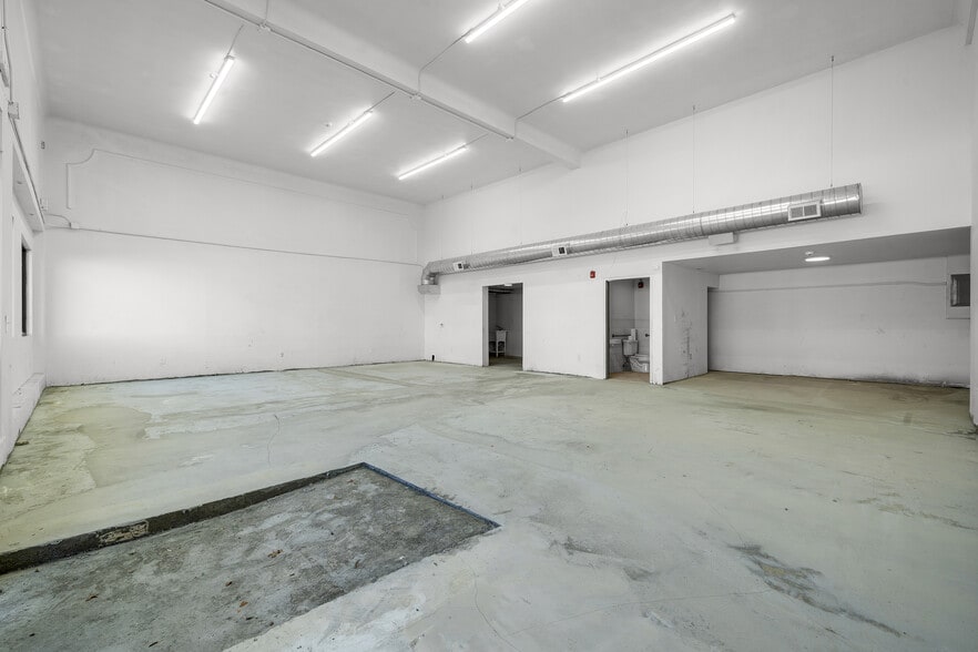 More Photos Of 215 Market St, Perth Amboy Office For Lease