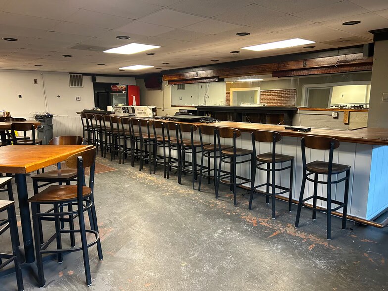 More Photos Of 321 N Main St, Hendersonville Restaurant For Lease