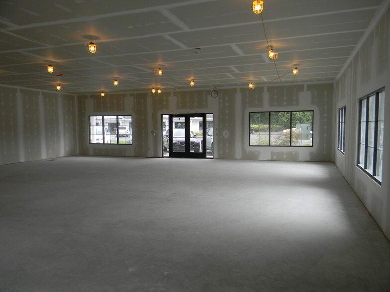 More Photos Of 207 Russell St, Hadley Office For Lease