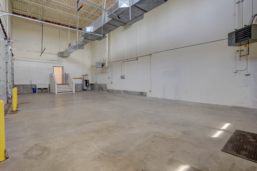More Photos Of 11083-11093 E Mississippi Ave, Aurora Storefront For Lease
