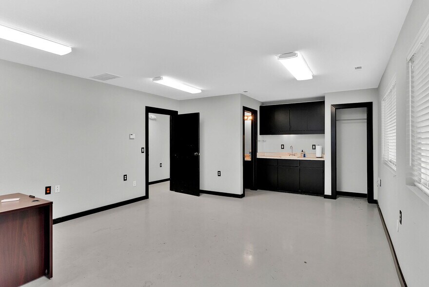 More Photos Of 11445 N Reed Rd, Hayden Warehouse For Lease