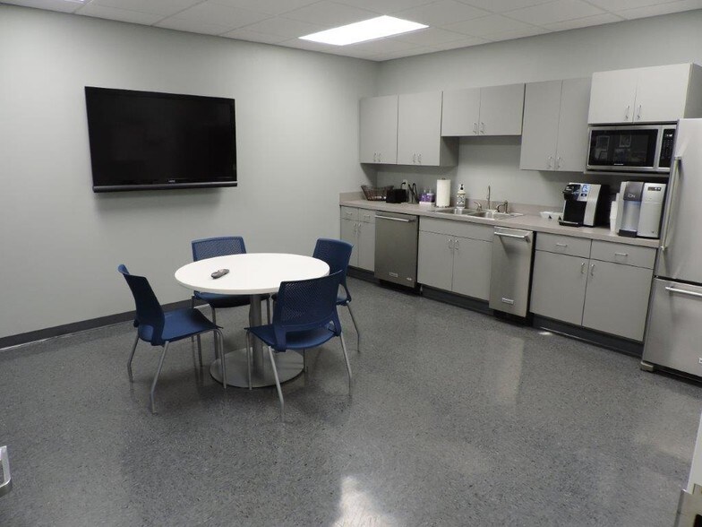 More Photos Of 10800 Financial Centre Pkwy, Little Rock Office For Lease