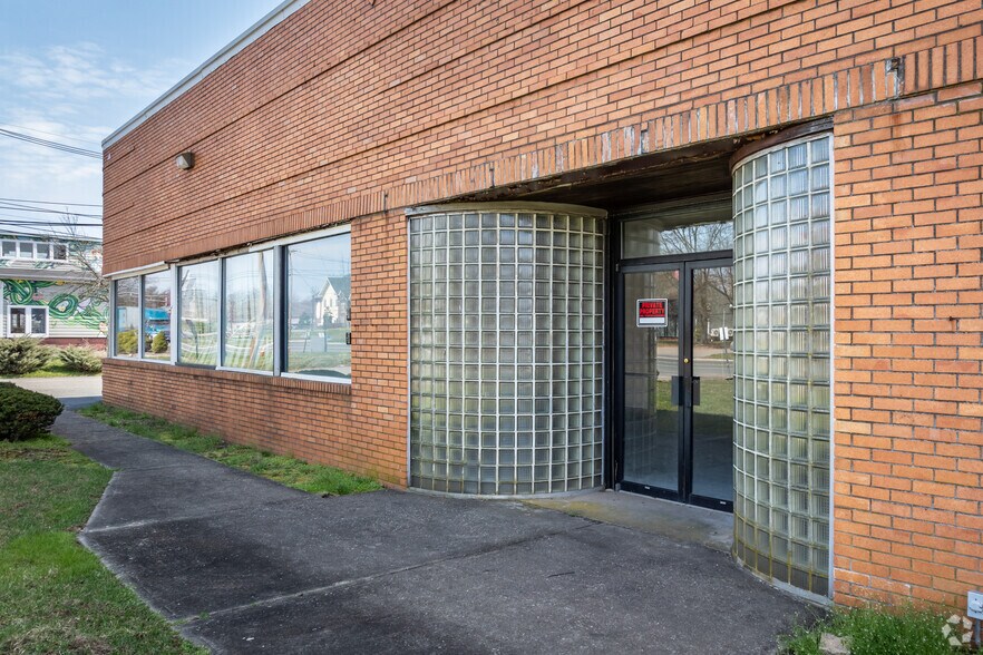 More Photos Of 54 Highway 12, Flemington Warehouse For Lease