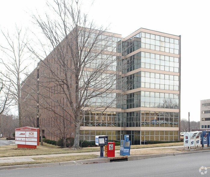 More Photos Of 10551 Barkley St, Overland Park Office For Lease