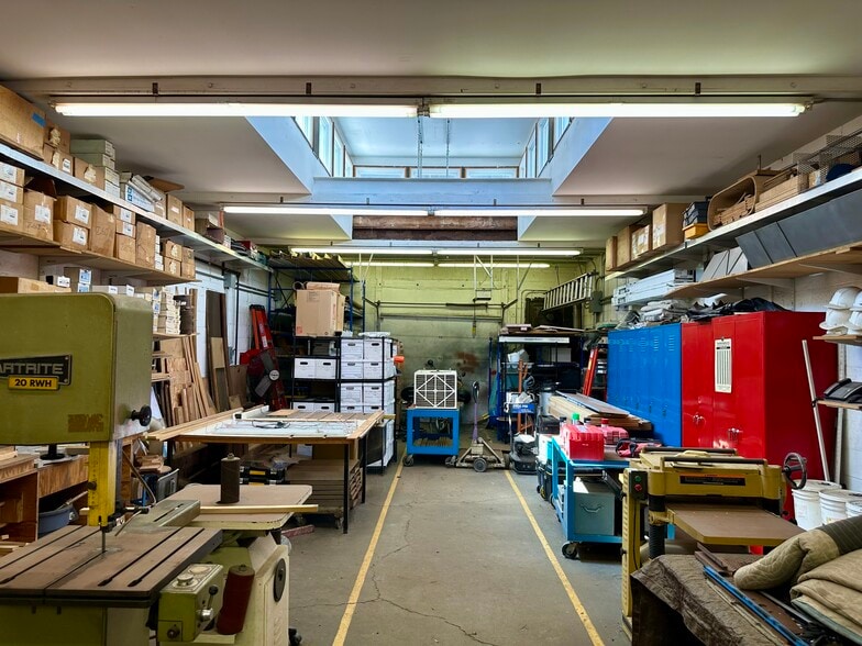 More Photos Of 1908 N Milwaukee Ave, Chicago Manufacturing For Sale