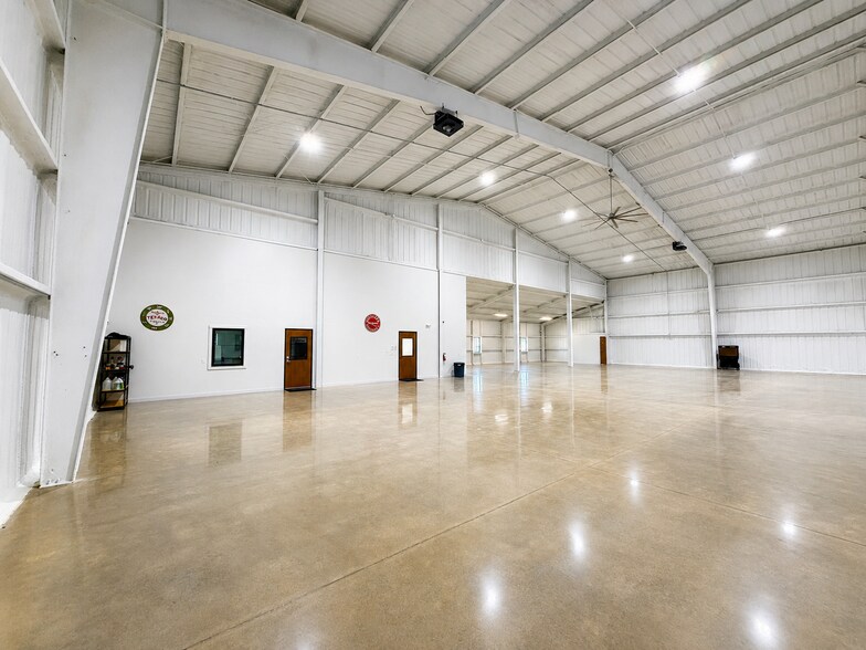 More Photos Of 2408 Airport Rd, Gainesville Airplane Hangar For Sale