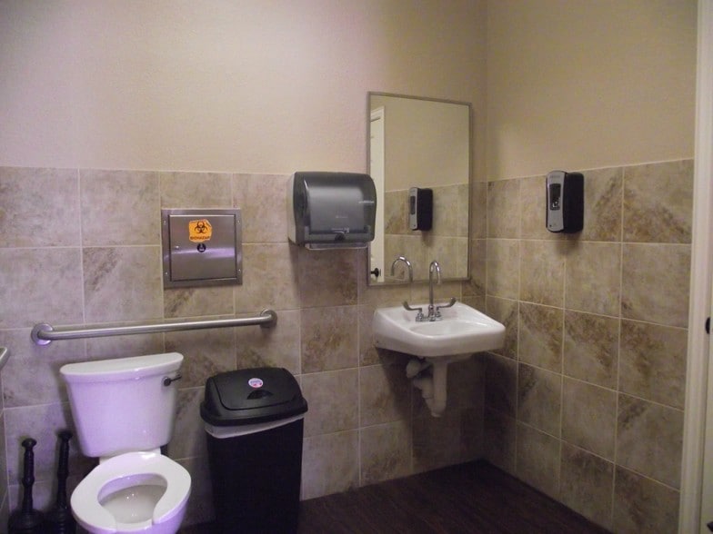 More Photos Of 1206 Bent Oaks Ct, Denton Medical For Lease