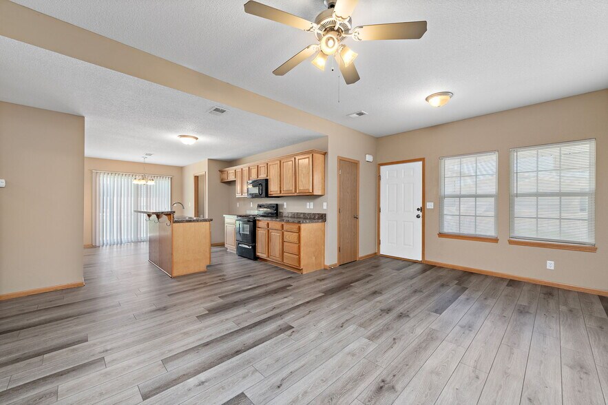More Photos Of 4880-5015 Queen Ridge Ave, Kansas City Apartments For Sale