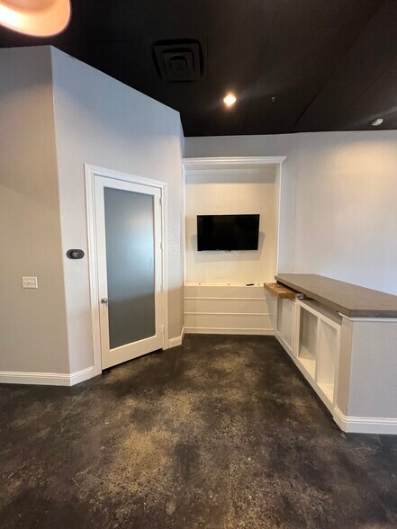 More Photos Of 33 Main St, Colleyville Apartments For Lease