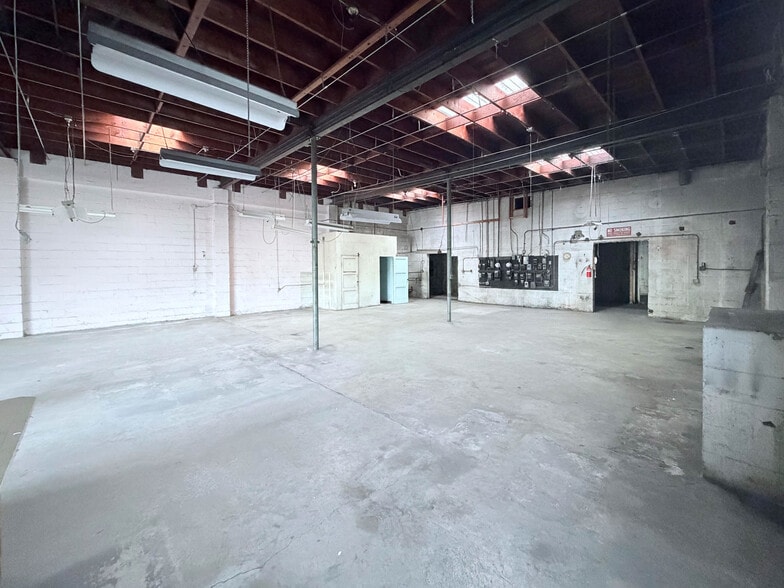 More Photos Of 1100 El Camino Real, Redwood City Storefront For Sale