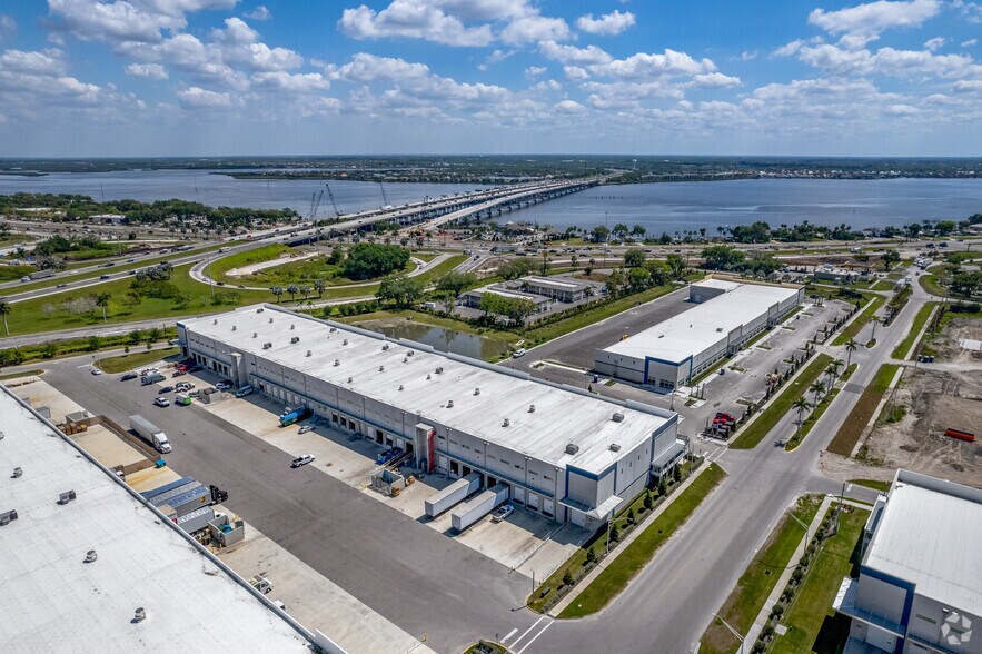 More Photos Of 2010 51st Ave E, Palmetto Warehouse For Lease