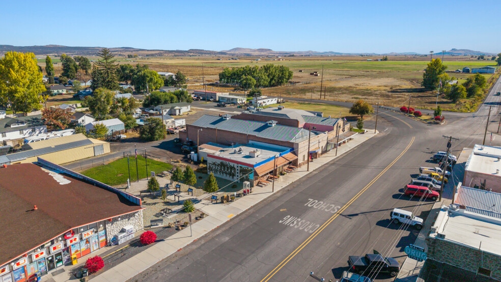 More Photos Of 2126 Broadway st, Malin Sports And Entertainment For Sale