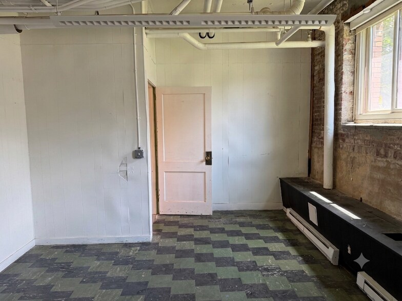 More Photos Of 2000 West St, Union City Office Residential For Lease