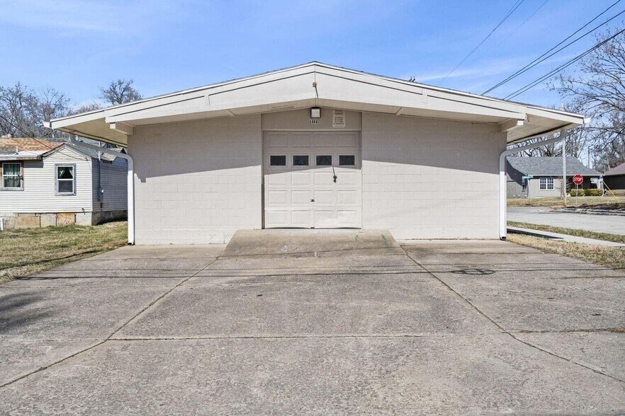 More Photos Of 1464 E Commercial St, Springfield Loft Creative Space For Lease