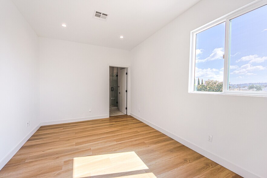 More Photos Of 1923 Carmona Ave, Los Angeles Multifamily For Sale