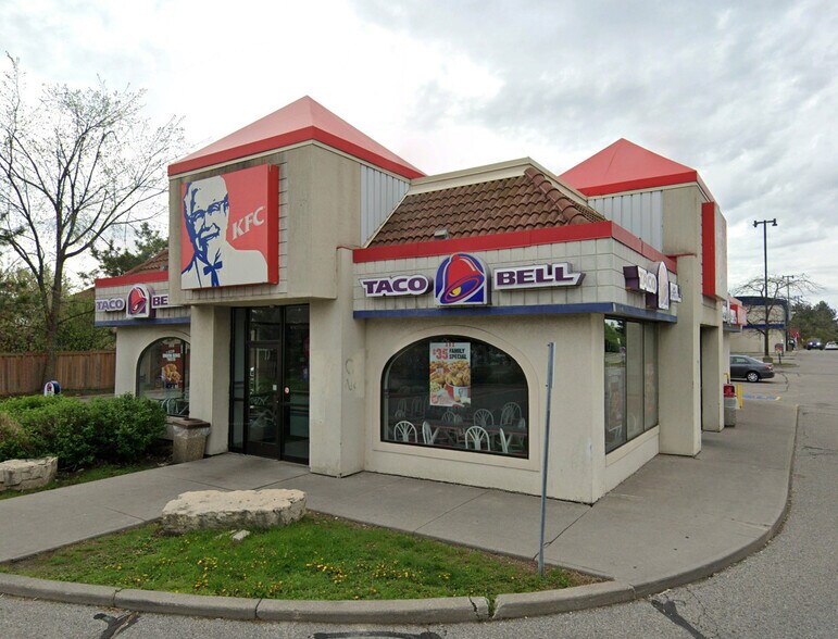 More Photos Of 16591 Yonge St, Newmarket Bank For Lease