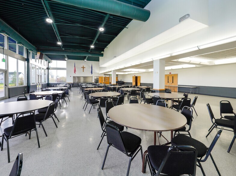 More Photos Of 1850 45th Ave NE, Salem Religious Facility For Lease