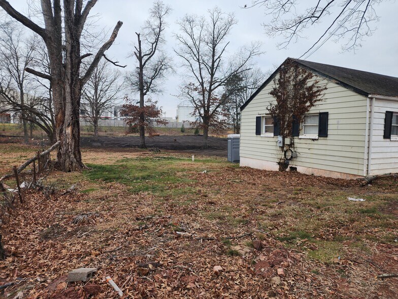 More Photos Of 25119-25137 Arcola Mills Dr, Sterling Land For Lease