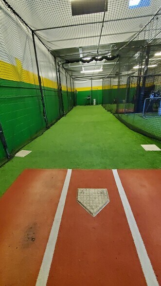 More Photos Of 2290 Alahao Pl, Honolulu Warehouse For Lease