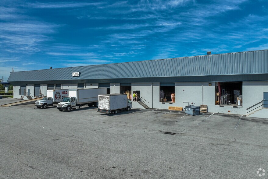 More Photos Of 4669 L B McLeod Rd, Orlando Warehouse For Lease