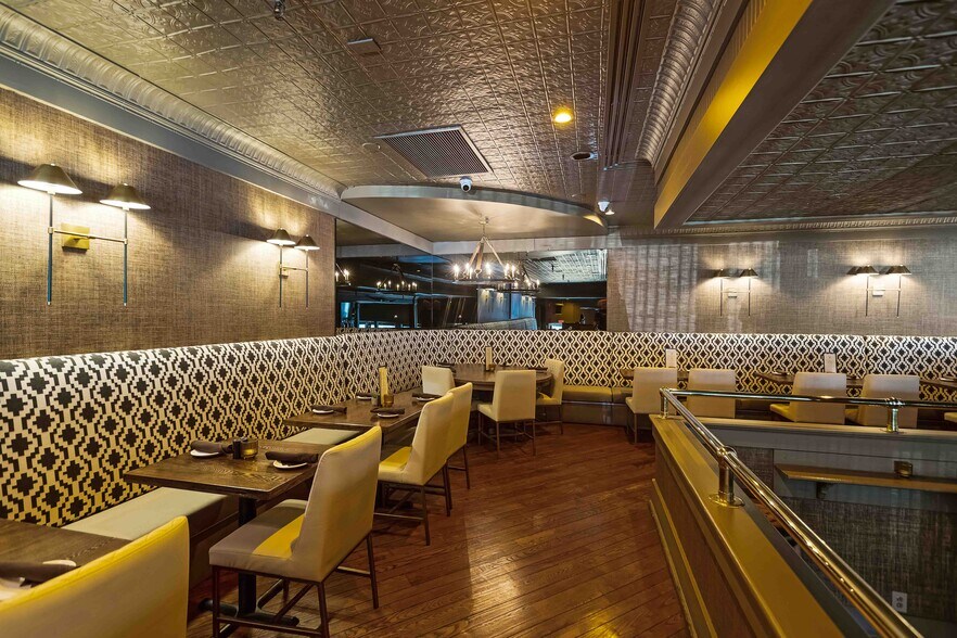 More Photos Of 72620 El Paseo, Palm Desert Restaurant For Sale