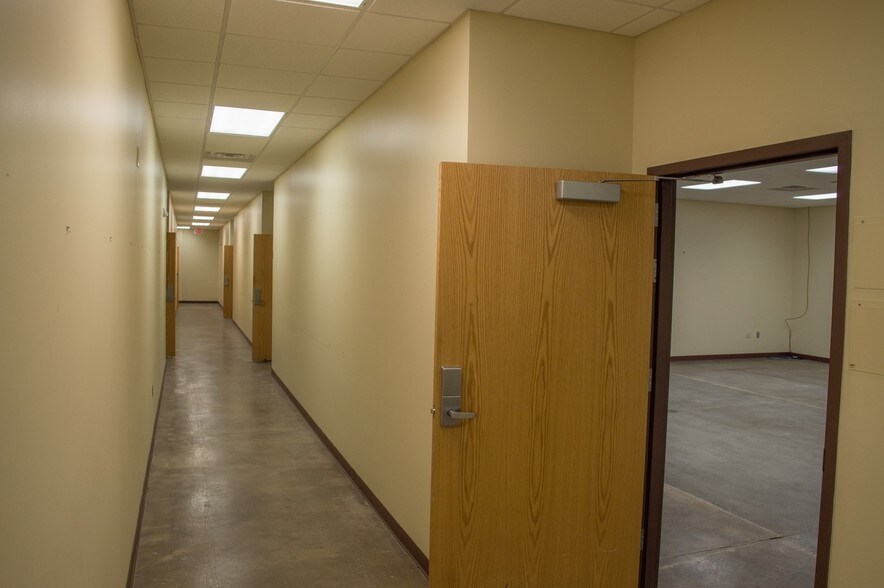 More Photos Of 2804 Arnold Ave, Salina Industrial For Lease