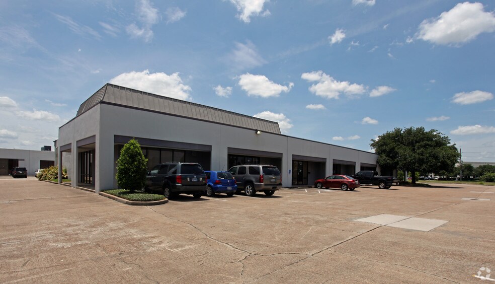Primary Photo Of 1304 Langham Creek Dr, Houston Light Distribution For Lease