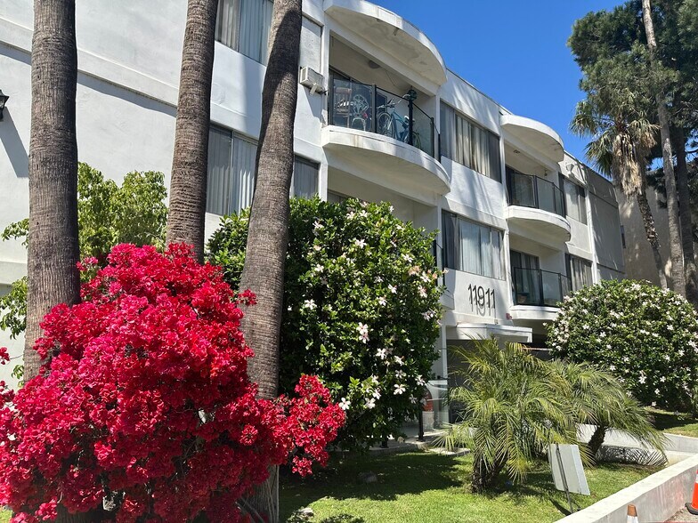 More Photos Of 11911 Weddington St, Valley Village Apartments For Sale
