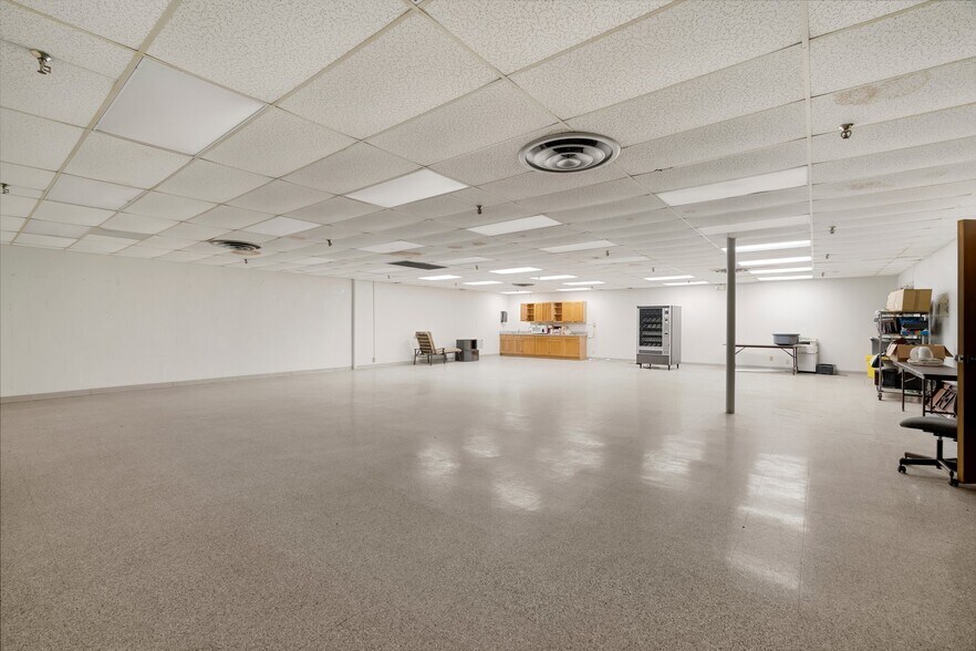 More Photos Of 4600 Park St N, Saint Petersburg Warehouse For Lease