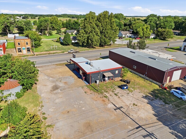 More Photos Of 112 N Chisholm Trl, Dover Restaurant For Sale