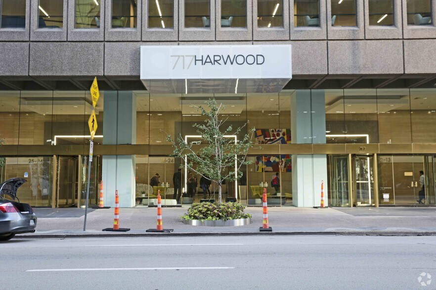 More Photos Of 717 N Harwood St, Dallas Office For Lease