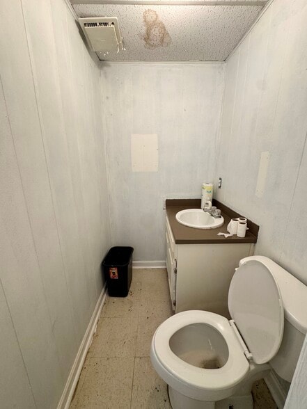 More Photos Of 245 W Bonacre Rd, Cataula Religious Facility For Sale