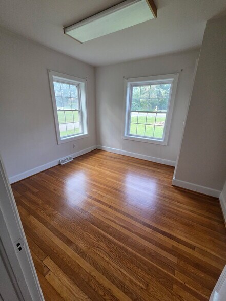 More Photos Of 5335 Airport Rd NW, Roanoke Storefront Retail Office For Lease