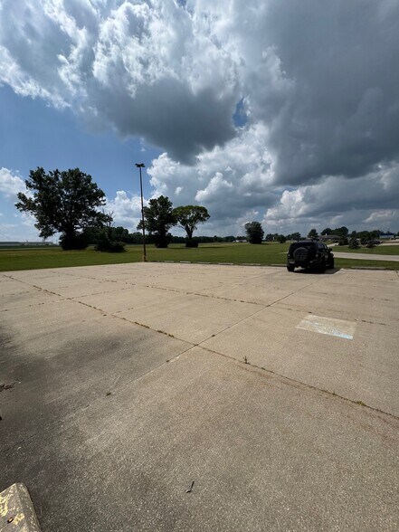 More Photos Of 1000 Hedstrom Dr, Ashland Warehouse For Lease