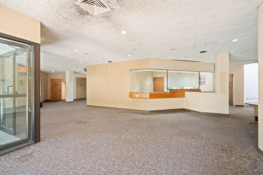 More Photos Of 1015 Michigan Ave, Logansport Flex For Sale