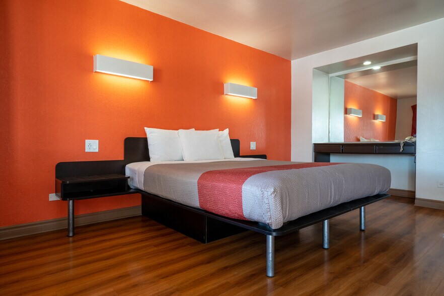 More Photos Of 840 S Indian Hill Blvd, Claremont Hotel For Sale