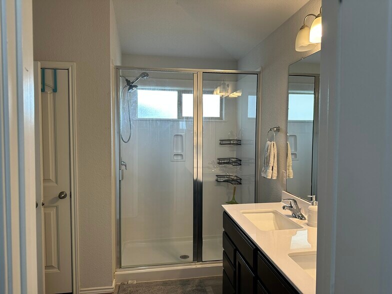 More Photos Of 104 Green Jay Dr, Jarrell Specialty For Sale