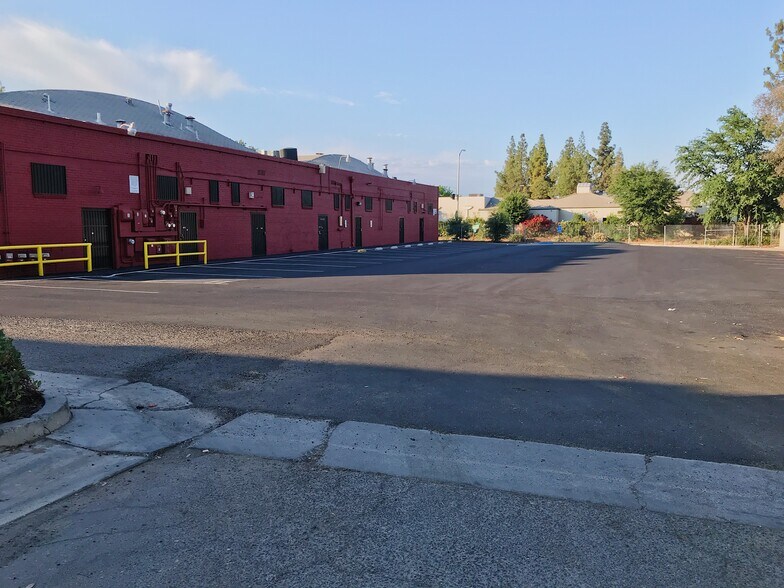 More Photos Of 3032-3044 Tulare St, Fresno Medical For Lease