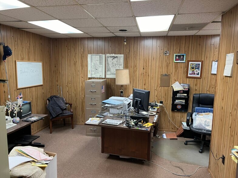 More Photos Of 647 Main St, Thomson Flex For Sale