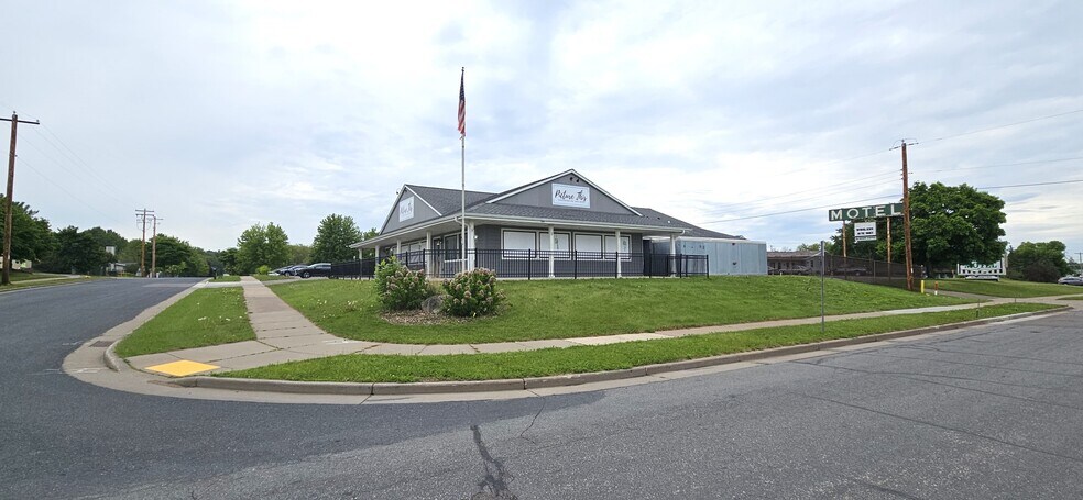 More Photos Of 2235 N Clairemont Ave, Eau Claire Freestanding For Sale