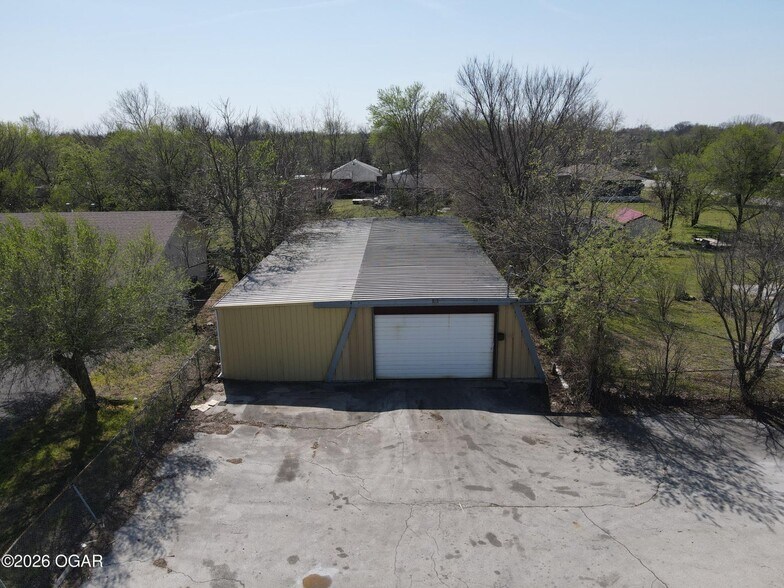 More Photos Of 3236 W 20th St, Joplin Industrial For Sale
