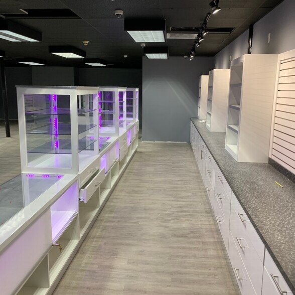 More Photos Of 821 Washington Ave, Bay City Freestanding For Lease