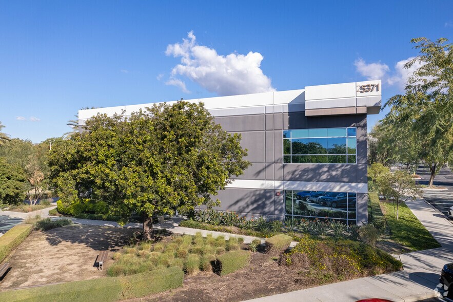 More Photos Of 25371 Commercentre Dr, Lake Forest Office For Sale