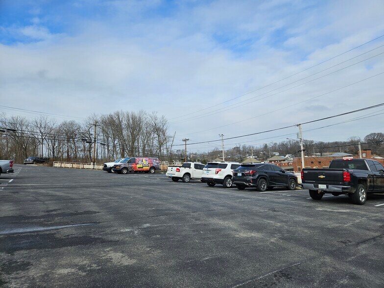 More Photos Of 113 W Public Sq, Glasgow Office For Sale