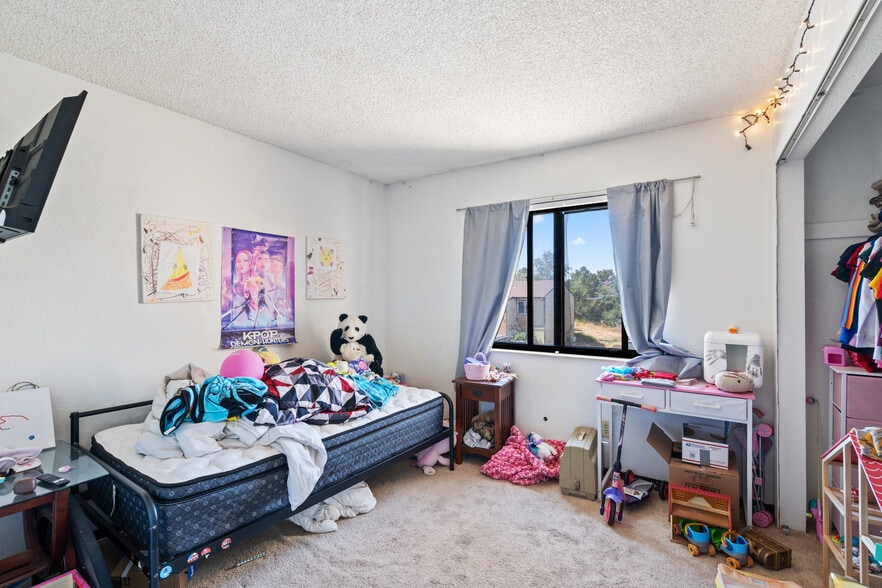 More Photos Of 935 Hathaway Dr, Colorado Springs Apartments For Sale