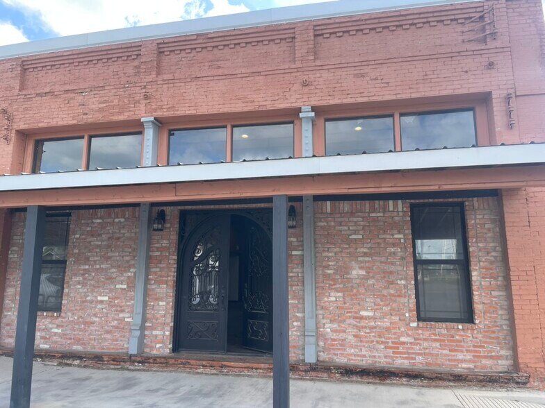 More Photos Of 189 Broadway St, Alba Storefront Retail Office For Sale