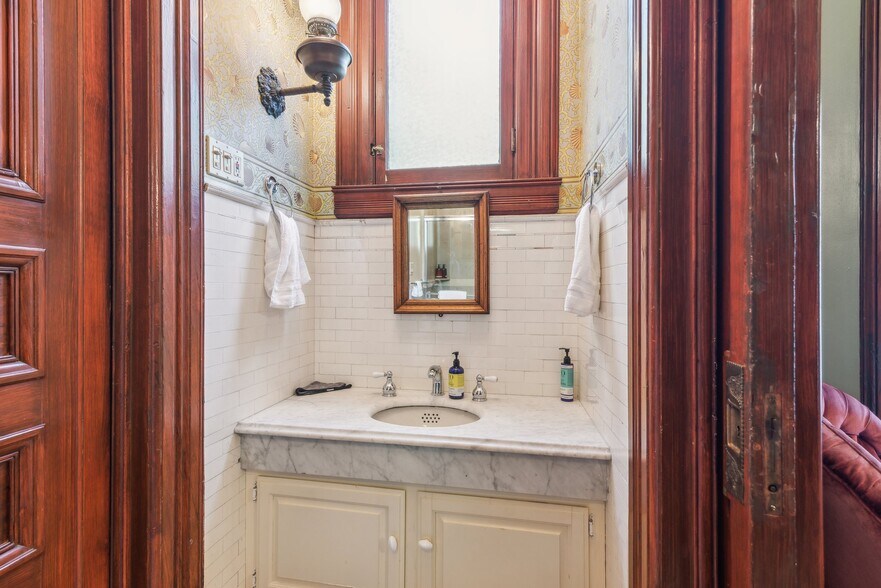 More Photos Of 1057 Steiner St, San Francisco Hospitality For Sale